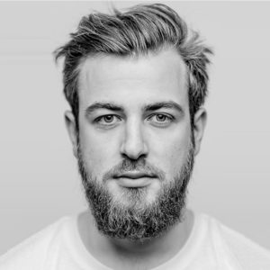 Portrait de Lucas Hermer Pietri créateur de la marque de lunettes Tortuga